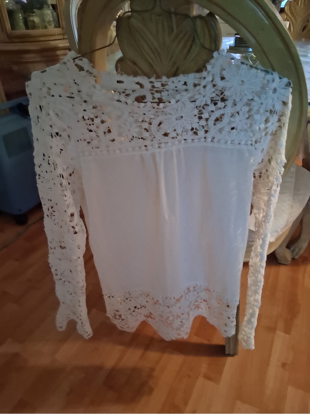 Women’s White Crochet Lace Long-Sleeve Top